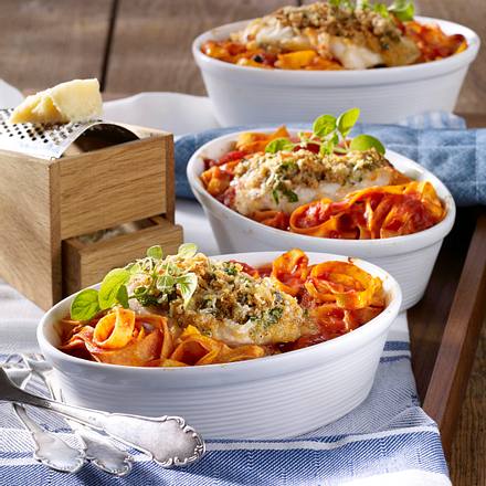 Seelachs mit Parmesan-Kruste auf Tomatennudeln Rezept