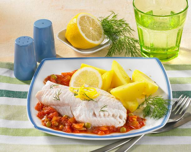 Seelachsfilet in Erbsen-Tomatensoße Rezept Seelachsfilet in Erbsen-Tomatensoße Rezept