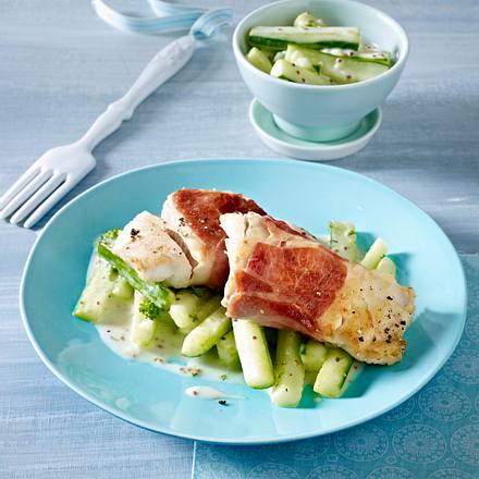 Seelachsfilet mit Parmaschinken auf Senfgurkengemüse Rezept