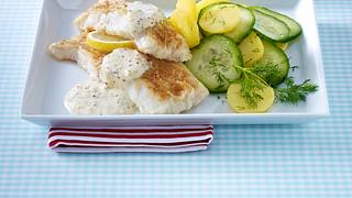 Seelachsfilet mit Senfsoße und Kartoffel-Gurken-Salat Rezept - Foto: Weidner, Tim