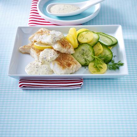 Seelachsfilet mit Senfsoße und Kartoffel-Gurken-Salat (Single) Rezept Seelachsfilet mit Senfsoße und Kartoffel-Gurken-Salat (Single) Rezept
