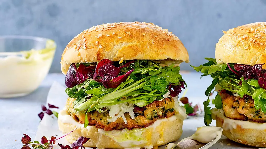Seemanns-Burger mit Wasabi-Mayo Rezept - Foto: LECKER @ Bauer Media Group Seemanns-Burger mit Wasabi-Mayo Rezept - Foto: LECKER @ Bauer Media Group