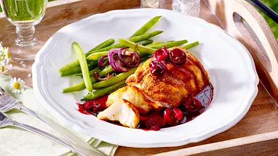 Seeteufel mit Kirschen Rezept - Foto: LECKER @ Bauer Media Group
