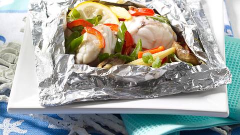 Seeteufel und Gemüse aus dem Alupäckchen Rezept - Foto: House of Food / Bauer Food Experts KG