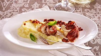 Seezunge im Serranomantel auf Topinambur-Püree Rezept - Foto: House of Food / Bauer Food Experts KG