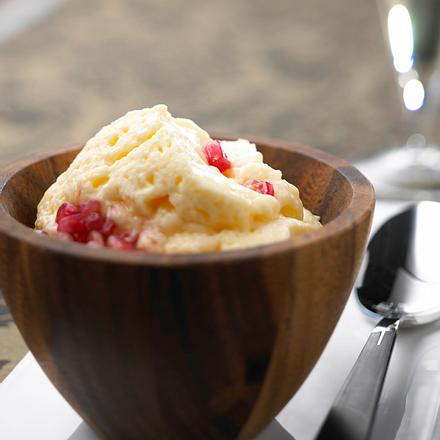 Sektcreme mit Granatapfelkernen Rezept Sektcreme mit Granatapfelkernen Rezept