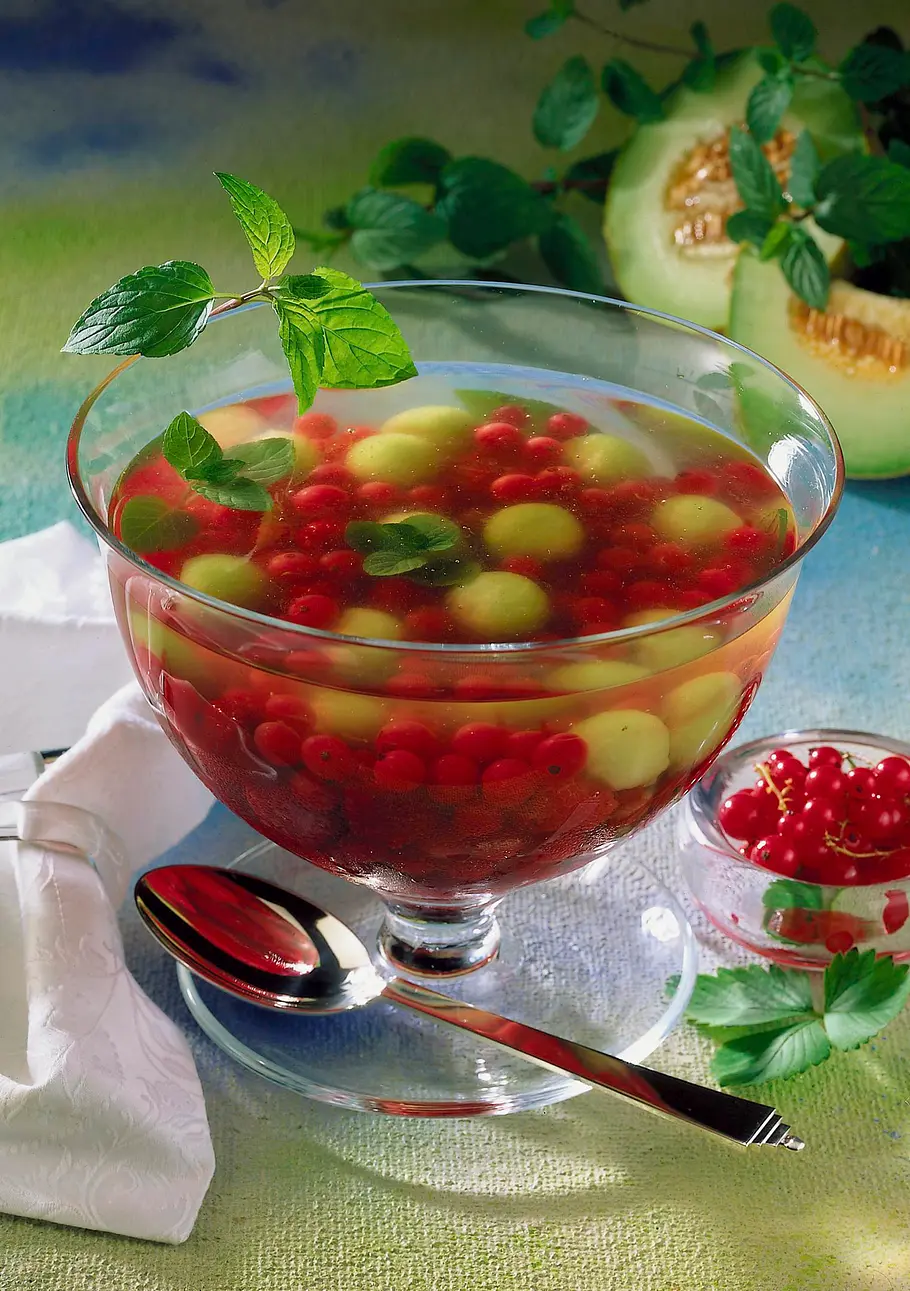 Sektgelee mit Beeren Rezept Sektgelee mit Beeren Rezept