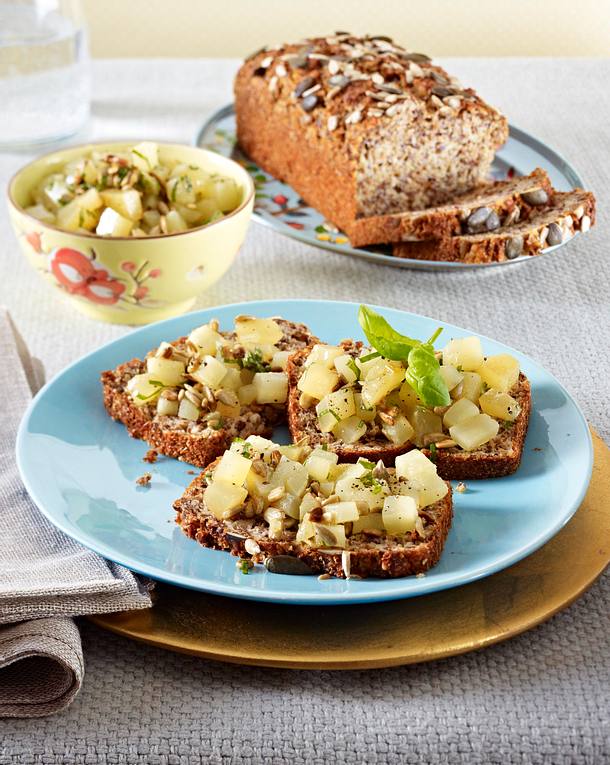 Selbst gebackenes Eiweißbrot Rezept | LECKER