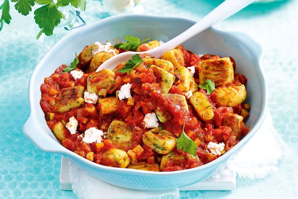 Selbst gemachte Kräutergnocchi in Tomatensoße Rezept