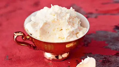Selbstgemachte Clotted Cream „We can work it out“ Rezept - Foto: LECKER @ Bauer Media Group
