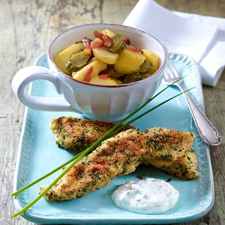Selbstgemachte Fischstäbchen mit Kräuterkruste zu Kartoffelsalat Rezept Selbstgemachte Fischstäbchen mit Kräuterkruste zu Kartoffelsalat Rezept