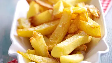Selbstgemachte Pommes Rezept - Foto: LECKER @ Bauer Media Group