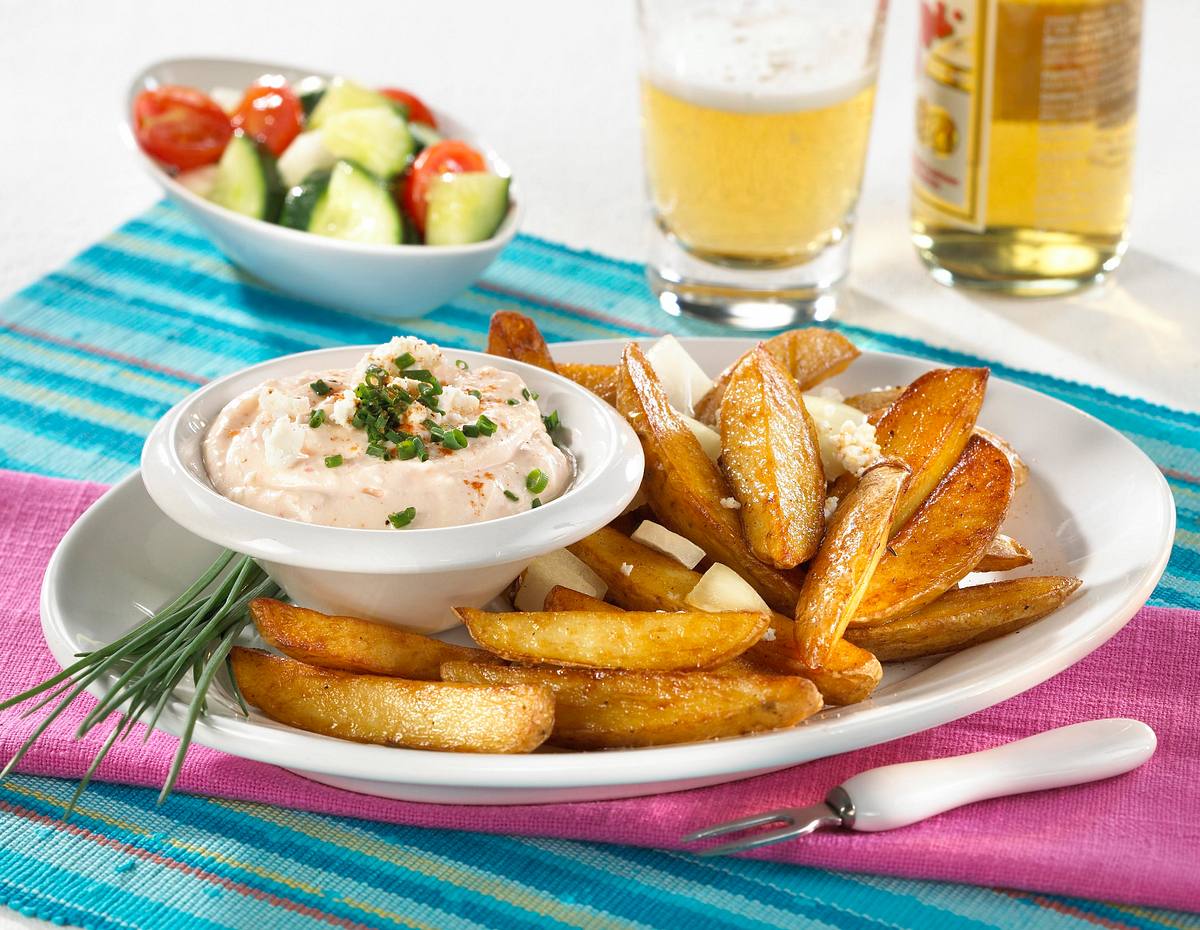 Selbstgemachte Pommes mit Schafskäse-Dip Rezept