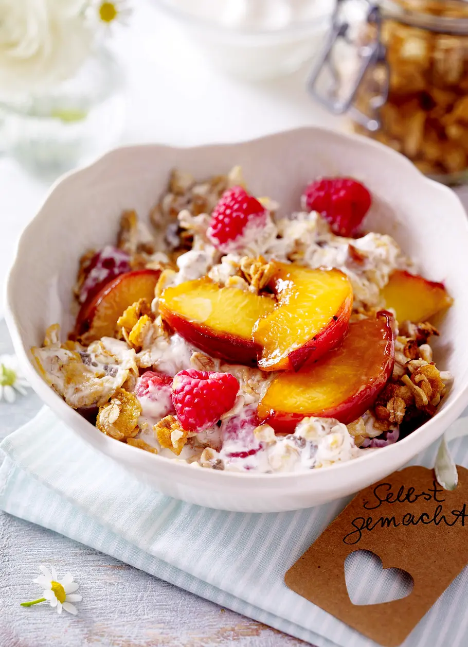 Selbstgemachtes Früchte-Crunch-Müsli Rezept Selbstgemachtes Früchte-Crunch-Müsli Rezept