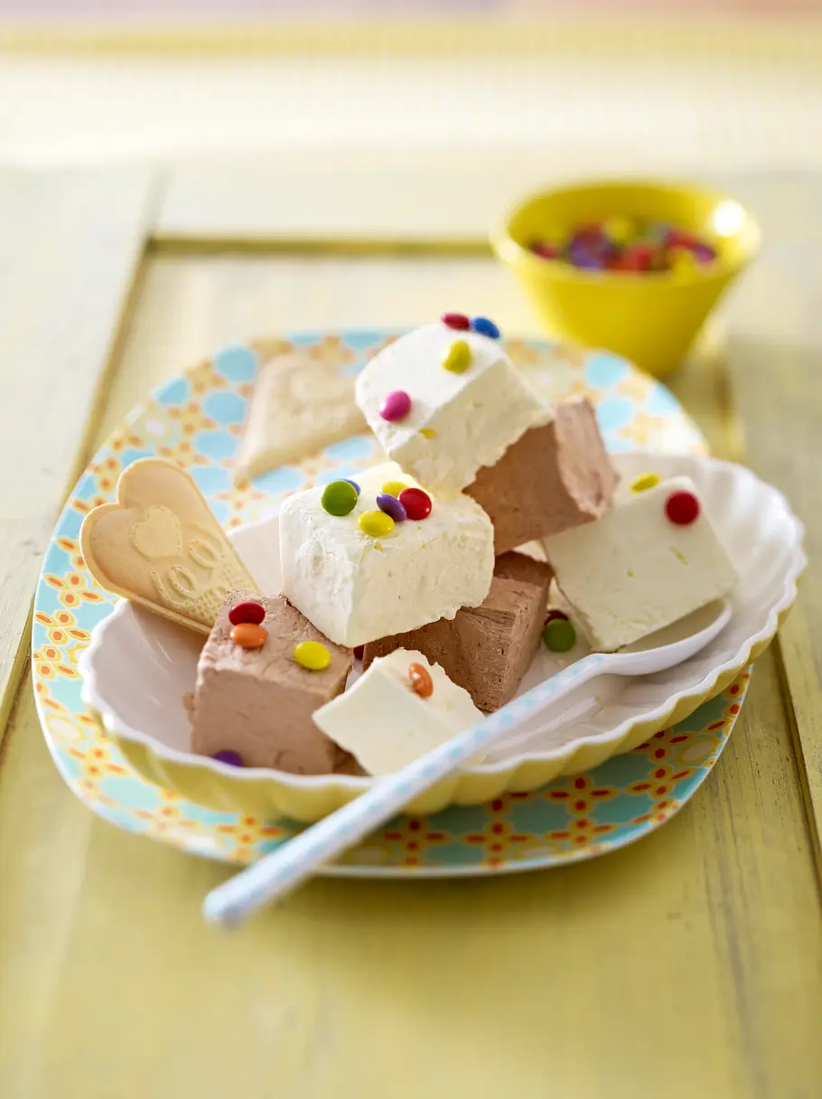 Selbstgemachtes Vanille- und Schoko-Quark-Eis Rezept Selbstgemachtes Vanille- und Schoko-Quark-Eis Rezept