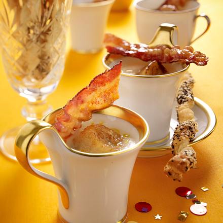 Sellerie-Cremesuppe mit Jakobsmuscheln und Speck Rezept Sellerie-Cremesuppe mit Jakobsmuscheln und Speck Rezept
