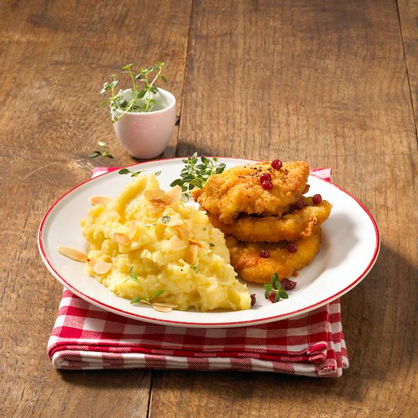 Sellerie-Kartoffelpüree zu panierten Schnitzeln Rezept | LECKER