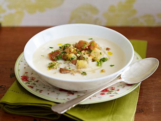 Sellerie-Parmesan-Suppe mit Honigcroûtons Rezept Sellerie-Parmesan-Suppe mit Honigcroûtons Rezept