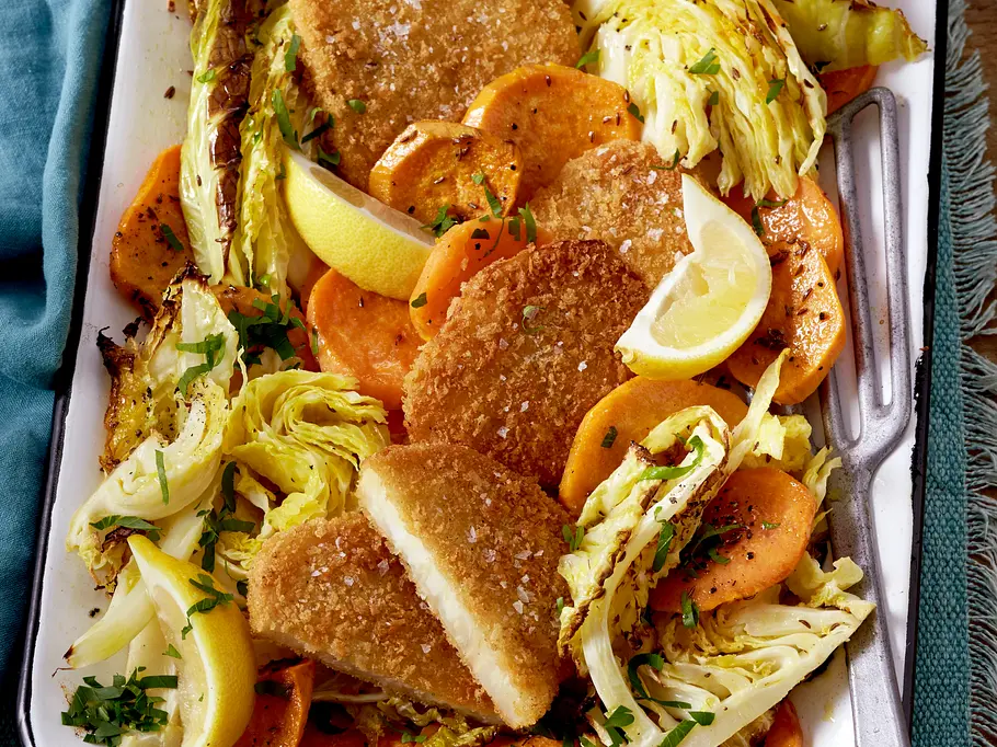 Sellerie-Schnitzel im Ofengemüsebett Rezept Sellerie-Schnitzel im Ofengemüsebett Rezept