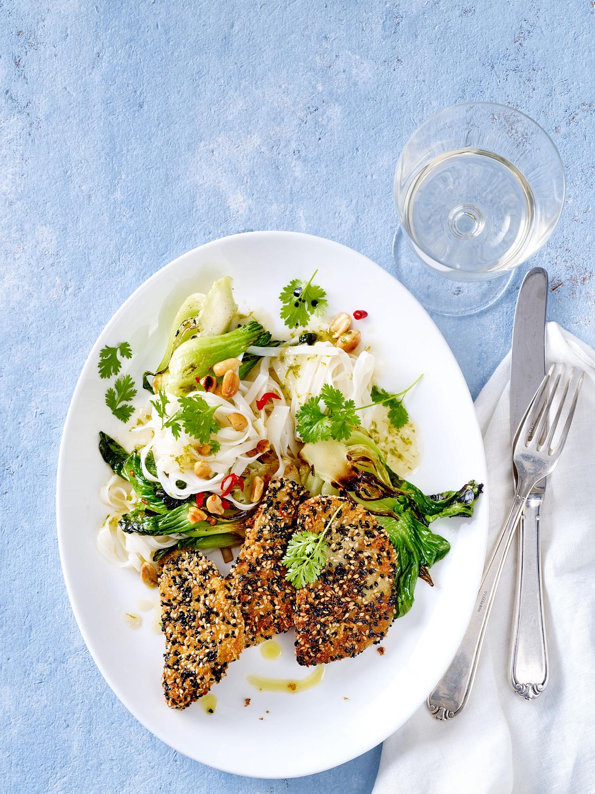 Sellerie-Schnitzel mit Sesampanade und Mini-Pak Choi Rezept