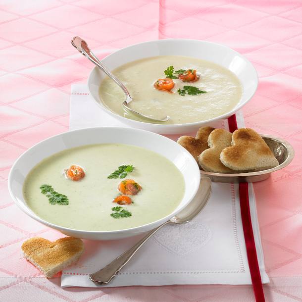 Selleriesüppchen mit Räucherlachsröllchen Rezept