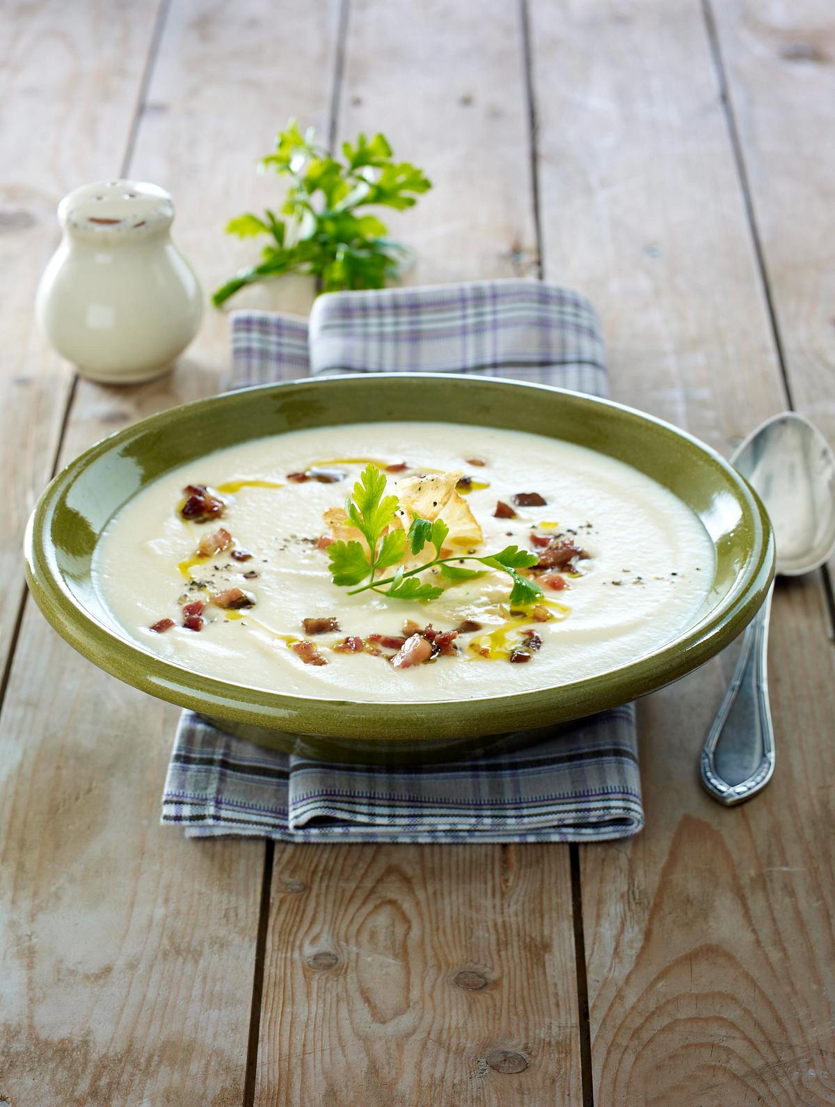 Selleriesuppe mit Maronen und Speck Rezept