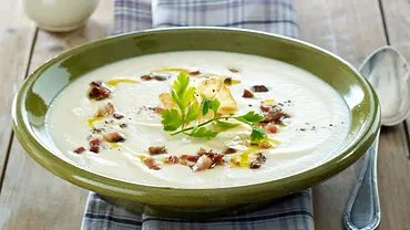 Selleriesuppe mit Maronen und Speck Rezept - Foto: LECKER @ Bauer Media Group Selleriesuppe mit Maronen und Speck Rezept - Foto: LECKER @ Bauer Media Group