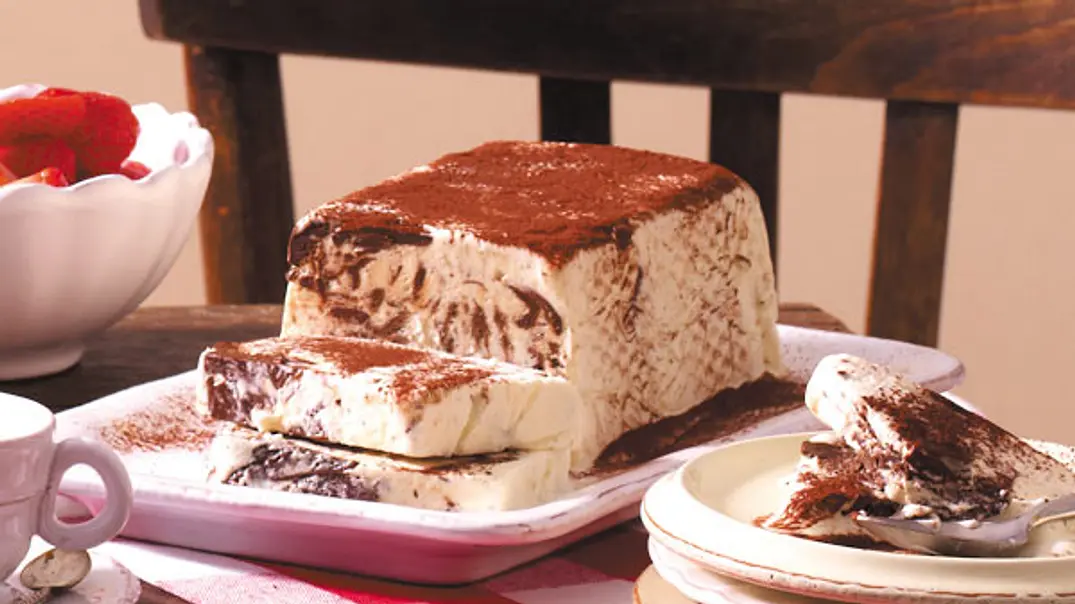 Semifreddo alla Stracciatella Rezept - Foto: LECKER @ Bauer Media Group Semifreddo alla Stracciatella Rezept - Foto: LECKER @ Bauer Media Group