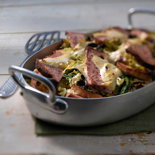 Semmel-Auflauf mit Wirsing und Fleischkäse Rezept Semmel-Auflauf mit Wirsing und Fleischkäse Rezept