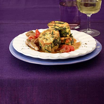 Semmel-Spinat-Knödel auf Geschnetzeltem Rezept Semmel-Spinat-Knödel auf Geschnetzeltem Rezept