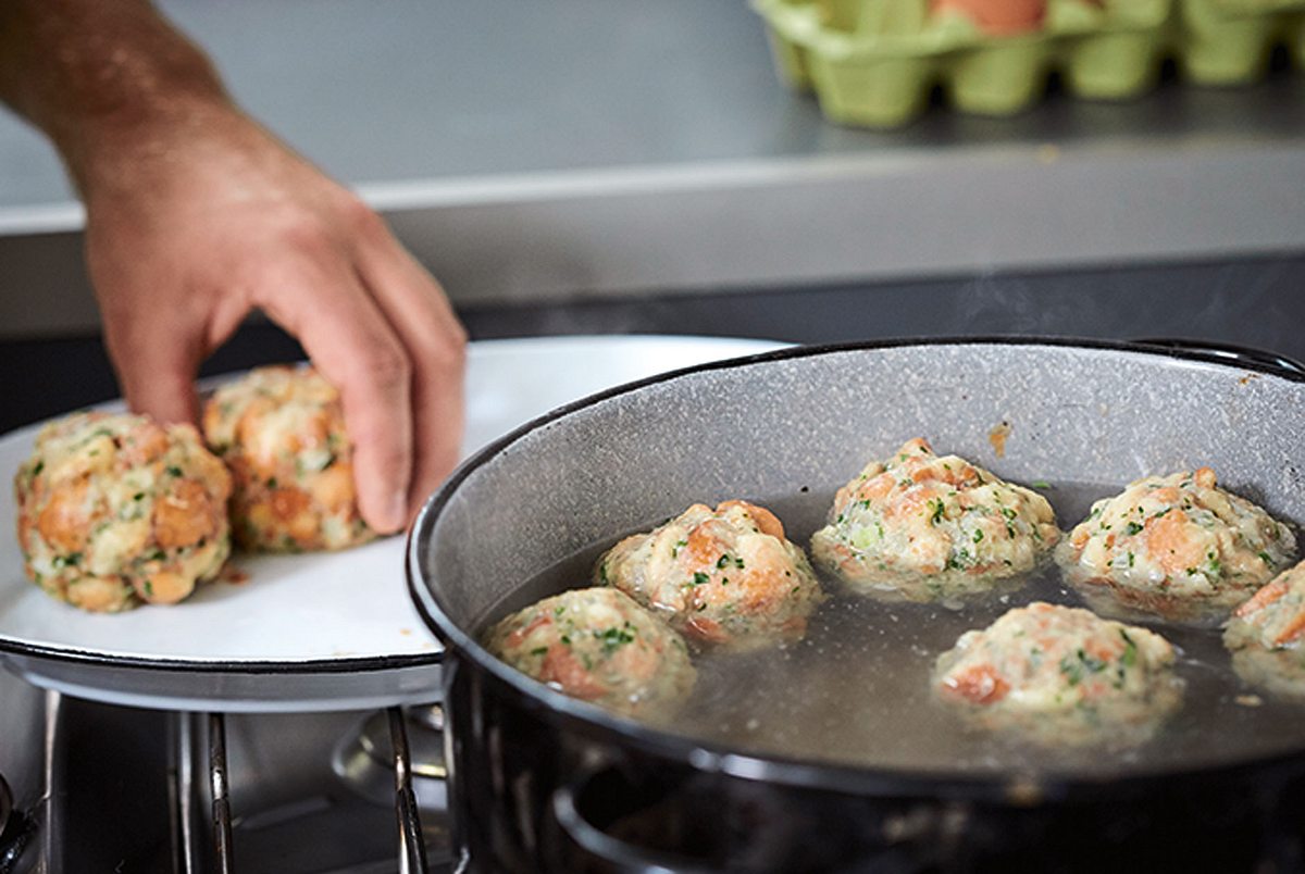 Semmelknödel Rezept