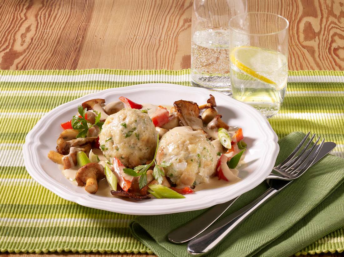 Semmelknödel mit Pilzragout Rezept | LECKER