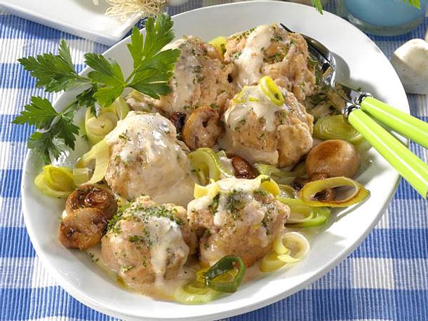 Semmelknödel in Käse-Lauch-Soße Rezept Semmelknödel in Käse-Lauch-Soße Rezept
