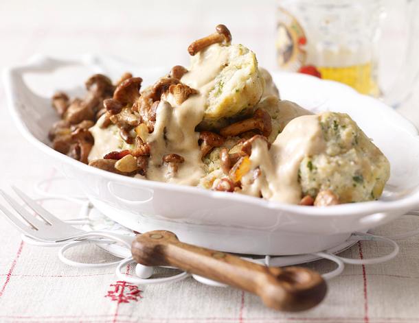 Semmelknödel mit Pfifferlingsrahm Rezept Semmelknödel mit Pfifferlingsrahm Rezept