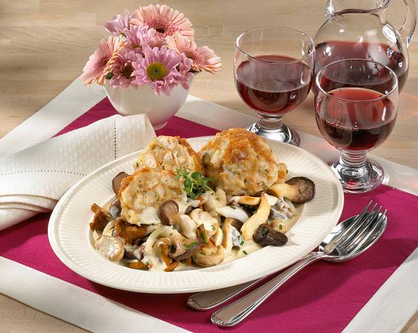 Semmelknödel mit Schwammerlragout Rezept Semmelknödel mit Schwammerlragout Rezept