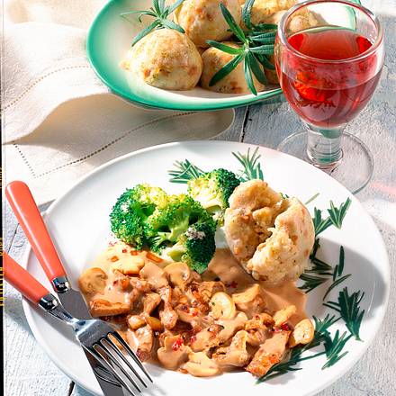 Semmelknödel und Geschnetzeltes Rezept Semmelknödel und Geschnetzeltes Rezept