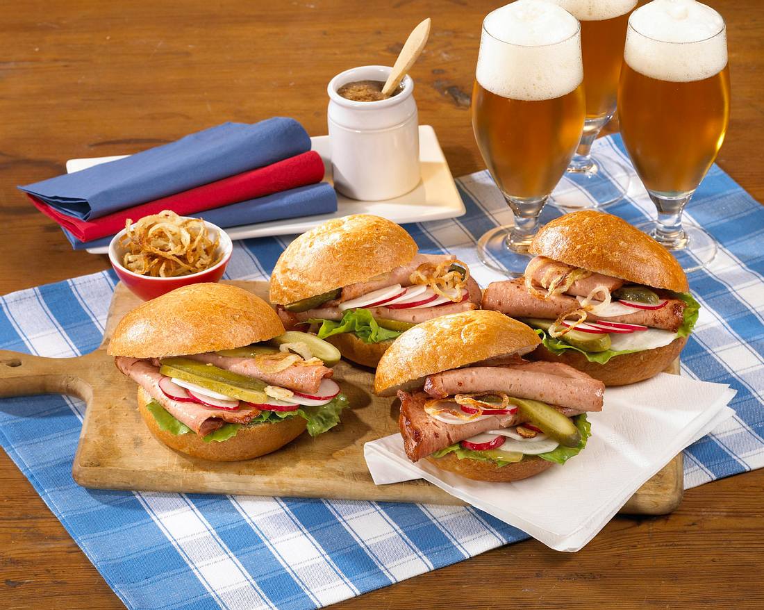 Semmeln mit Leberkäse und Salat Rezept | LECKER