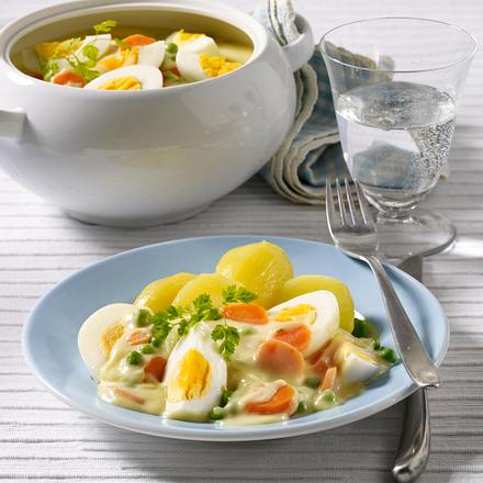 Senf-Eierragout mit Erbsen und Möhren Rezept