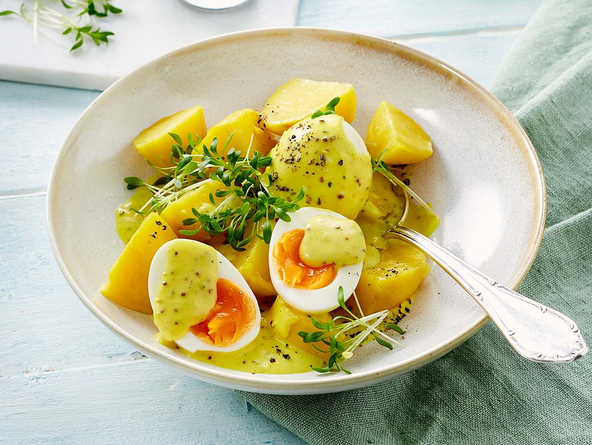 Senfeier mit Salzkartoffeln Rezept