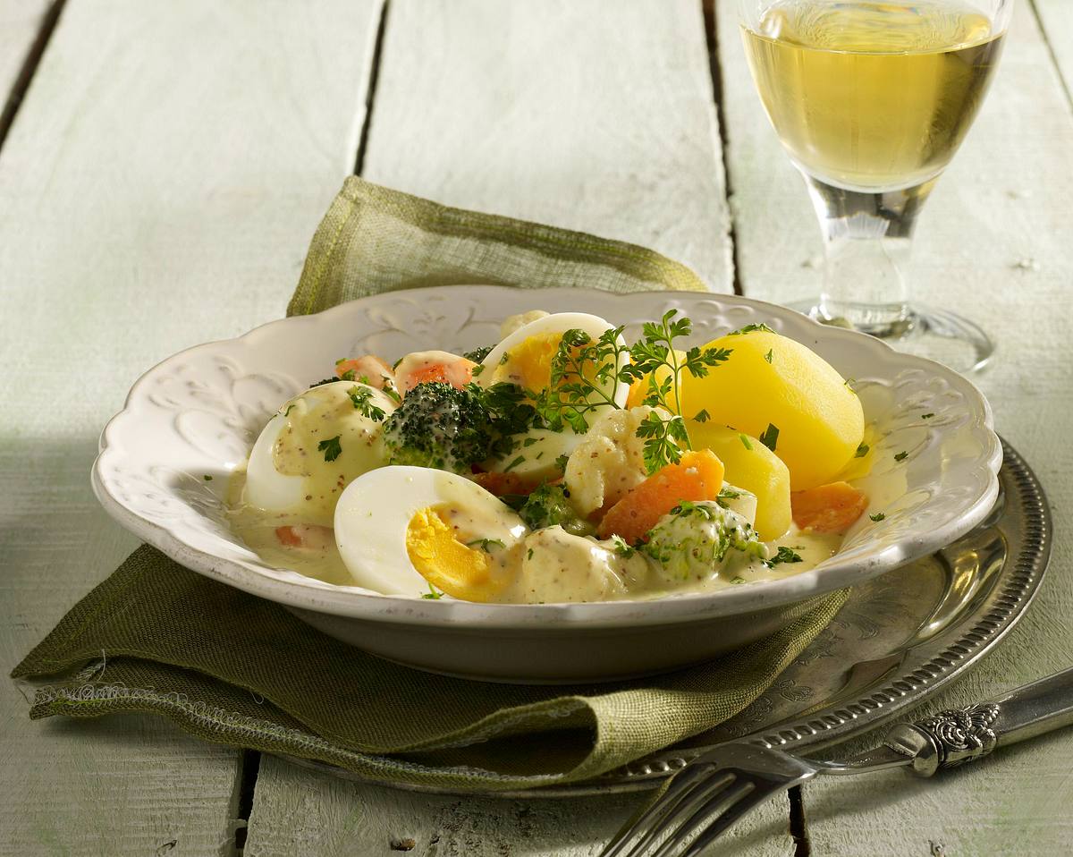 Senfeier-Ragout mit Salzkartoffeln Rezept