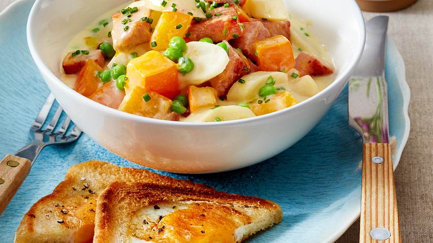 September-Schnüsch mit Eiertoast Rezept - Foto: House of Food / Bauer Food Experts KG