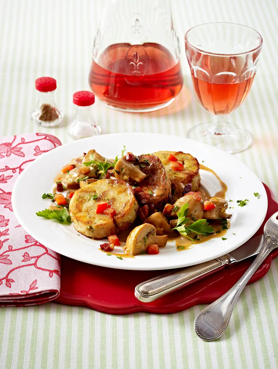Serviettenknödel mit Champignonrahm Rezept