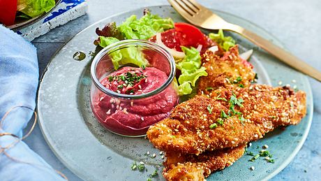 Sesam-Chicken mit Rote-Bete-Creme Rezept - Foto: House of Food / Bauer Food Experts KG