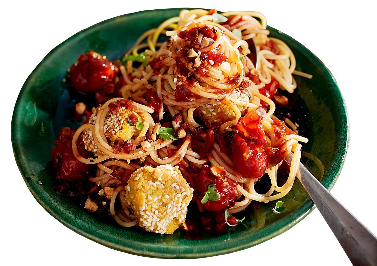 Sesam-Falafeln in Spaghetti-Begleitung Rezept