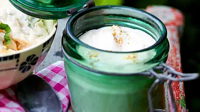 Sesam-Joghurt-Dip Rezept - Foto: LECKER @ Bauer Media Group