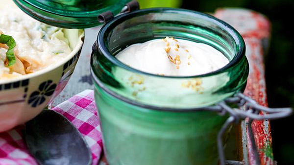 Sesam-Joghurt-Dip Rezept - Foto: House of Food / Bauer Food Experts KG
