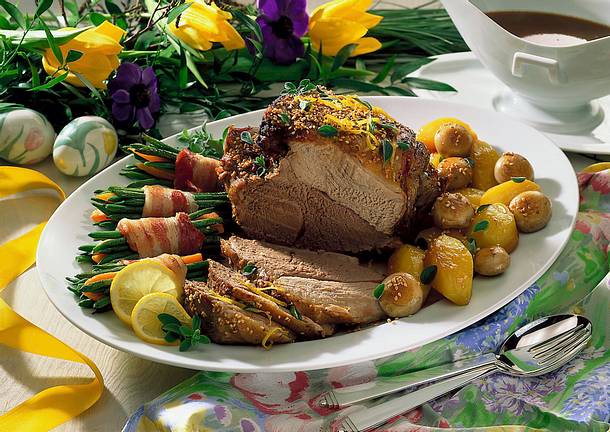 Sesam-Lammkeule mit Bohnenpäckchen Rezept Sesam-Lammkeule mit Bohnenpäckchen Rezept