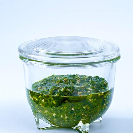 Sesam-Petersilien-Pesto mit Parmesan Rezept Sesam-Petersilien-Pesto mit Parmesan Rezept