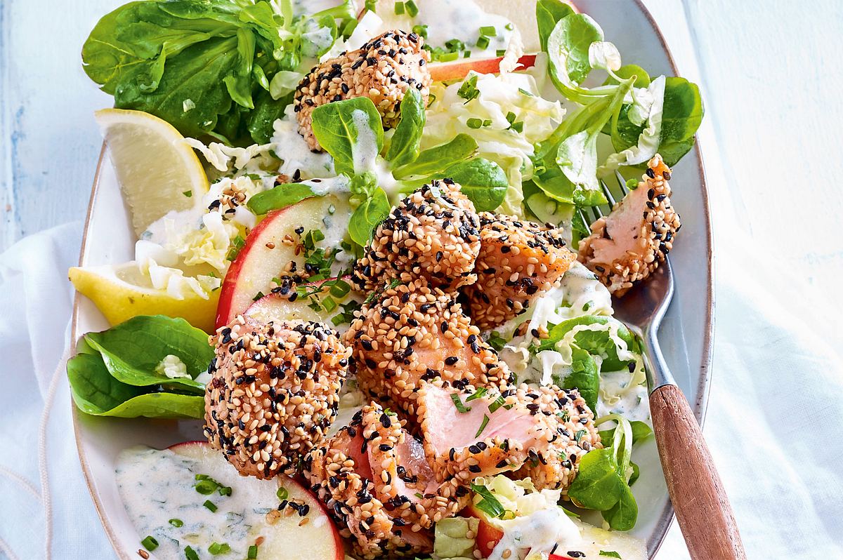 Sesamlachs auf Wintersalat Rezept