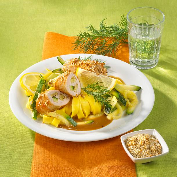 Sesamputen-Involtini mit Zucchini Rezept Sesamputen-Involtini mit Zucchini Rezept